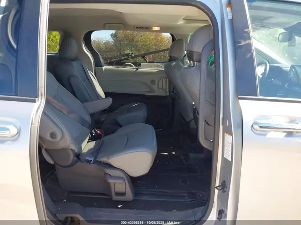 5TDYRKEC5MS058583 2021 TOYOTA SIENNA - Image 8