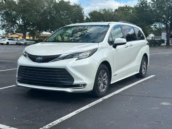 5TDYRKEC5MS061967 2021 TOYOTA SIENNA - Image 2