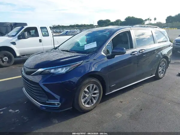5TDYRKEC5MS071088 2021 TOYOTA SIENNA - Image 2