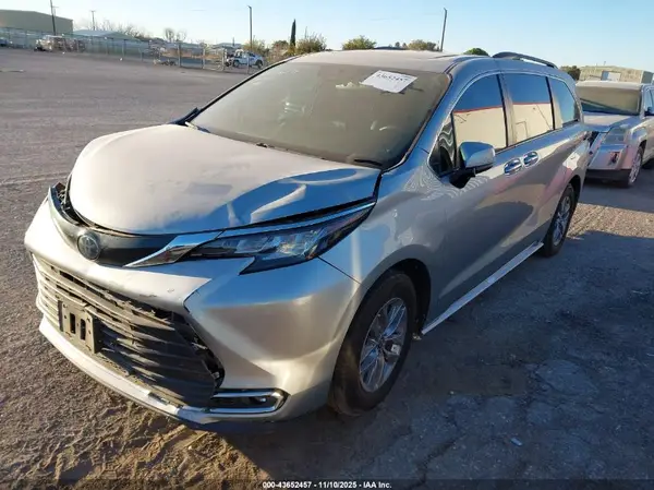 5TDYRKEC5NS081542 2022 TOYOTA SIENNA - Image 2