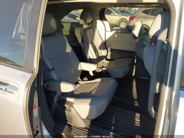 5TDYRKEC5NS081542 2022 TOYOTA SIENNA - Image 8