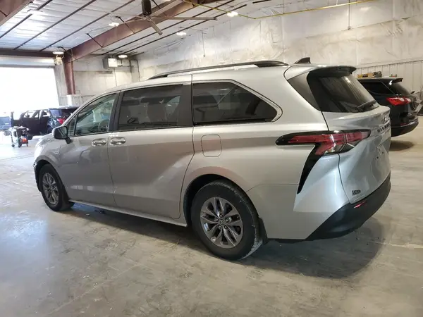 5TDYRKEC5NS083100 2022 TOYOTA SIENNA - Image 2