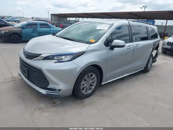 5TDYRKEC5NS085171 2022 TOYOTA SIENNA - Image 2