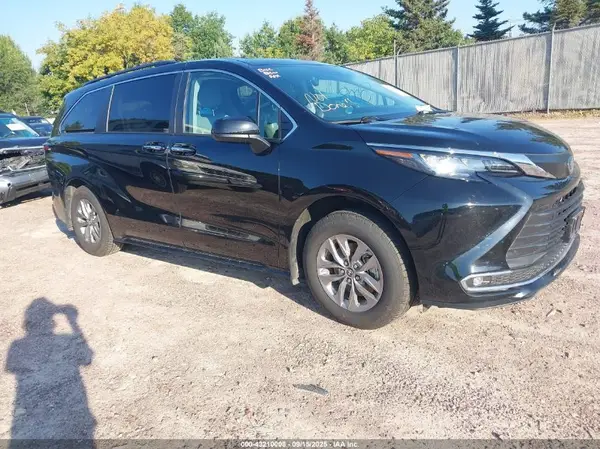 5TDYRKEC5NS098857 2022 TOYOTA SIENNA - Image 1