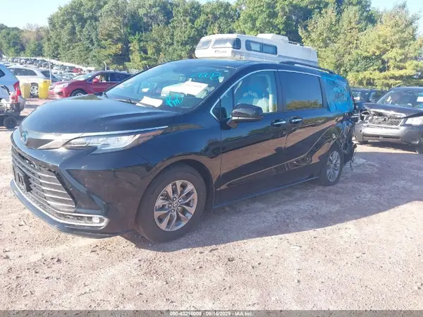 5TDYRKEC5NS098857 2022 TOYOTA SIENNA - Image 2