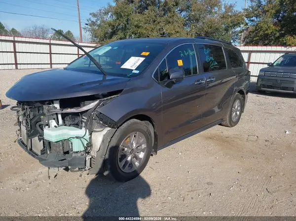 5TDYRKEC5NS099135 2022 TOYOTA SIENNA - Image 2