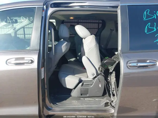 5TDYRKEC5NS099135 2022 TOYOTA SIENNA - Image 8