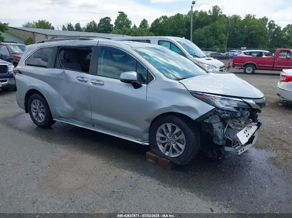 5TDYRKEC5NS099233 2022 TOYOTA SIENNA - Image 1