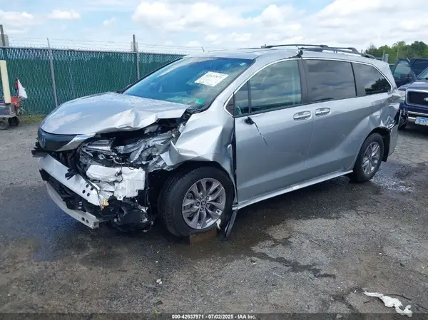5TDYRKEC5NS099233 2022 TOYOTA SIENNA - Image 2