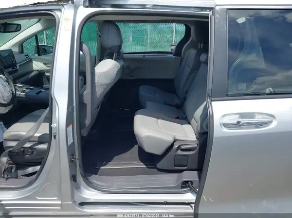 5TDYRKEC5NS099233 2022 TOYOTA SIENNA - Image 8