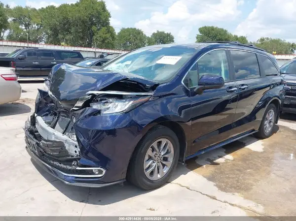 5TDYRKEC5NS104396 2022 TOYOTA SIENNA - Image 2