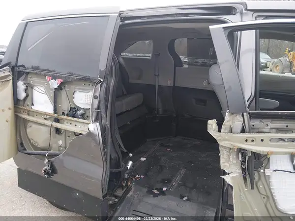 5TDYRKEC5NS105421 2022 TOYOTA SIENNA - Image 8