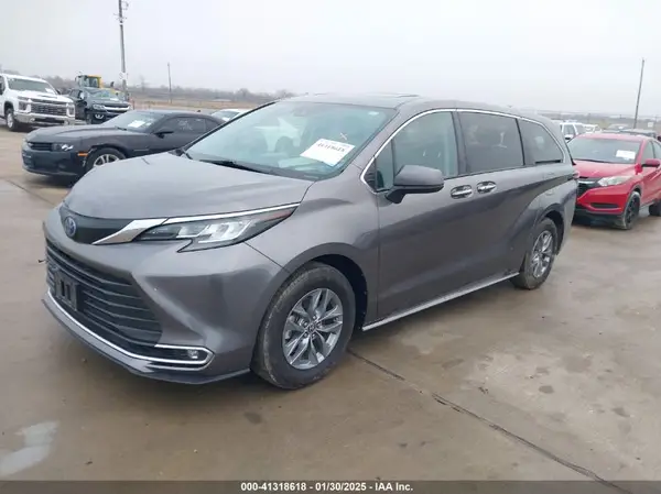 5TDYRKEC5NS109260 2022 TOYOTA SIENNA - Image 2
