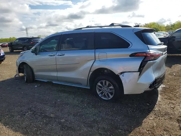5TDYRKEC5NS109601 2022 TOYOTA SIENNA - Image 2