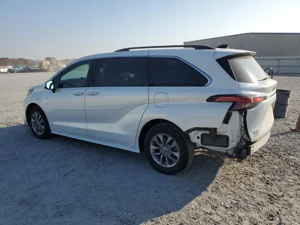 5TDYRKEC5NS109761 2022 TOYOTA SIENNA - Image 2