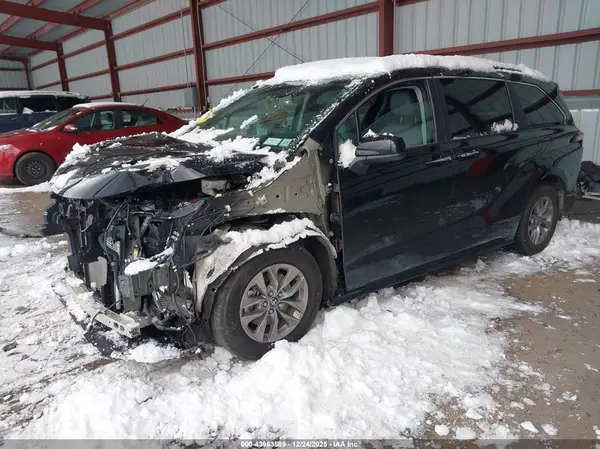 5TDYRKEC5NS118086 2022 TOYOTA SIENNA - Image 2