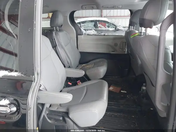 5TDYRKEC5NS118086 2022 TOYOTA SIENNA - Image 8