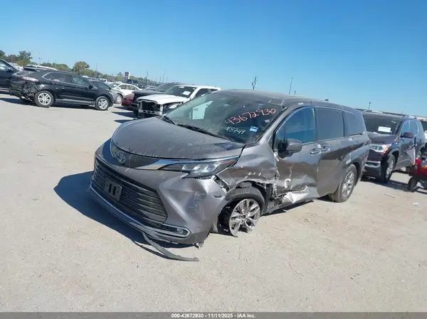 5TDYRKEC5NS118749 2022 TOYOTA SIENNA - Image 2
