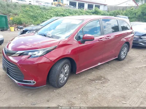 5TDYRKEC5NS126916 2022 TOYOTA SIENNA - Image 2