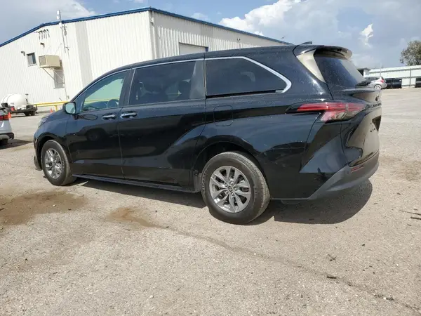 5TDYRKEC5NS131033 2022 TOYOTA SIENNA - Image 2
