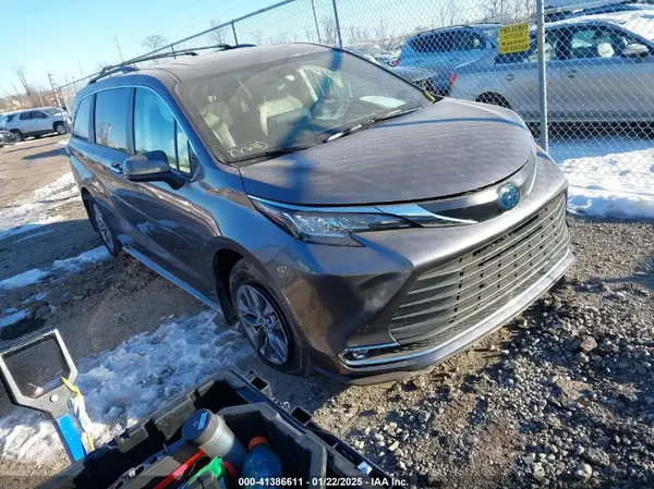5TDYRKEC5PS141158 2023 TOYOTA SIENNA - Image 1