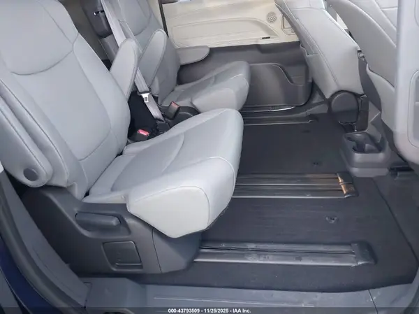 5TDYRKEC5PS143444 2023 TOYOTA SIENNA - Image 8