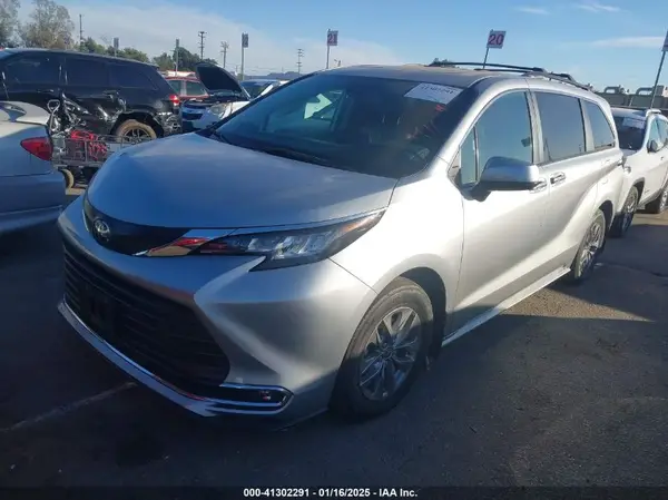 5TDYRKEC5PS147719 2023 TOYOTA SIENNA - Image 2