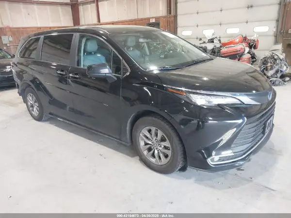 5TDYRKEC5PS148076 2023 TOYOTA SIENNA - Image 1