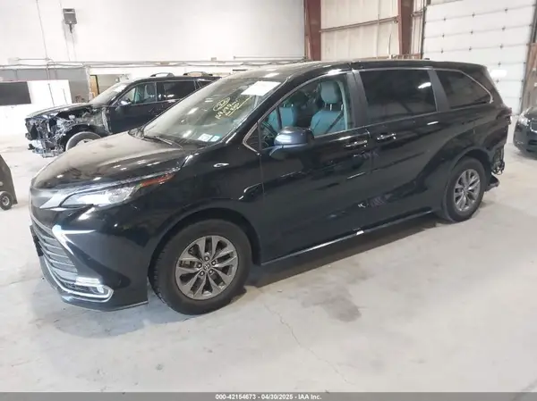 5TDYRKEC5PS148076 2023 TOYOTA SIENNA - Image 2