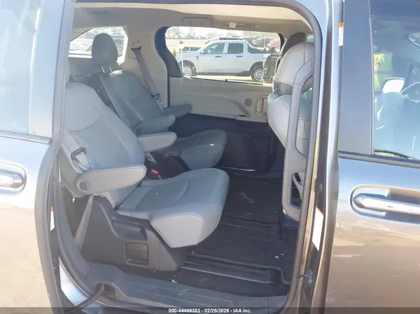 5TDYRKEC5PS154542 2023 TOYOTA SIENNA - Image 8