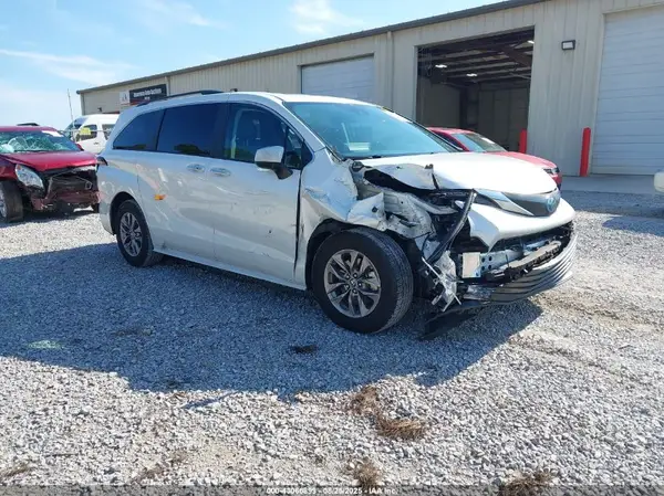 5TDYRKEC5PS155951 2023 TOYOTA SIENNA - Image 1
