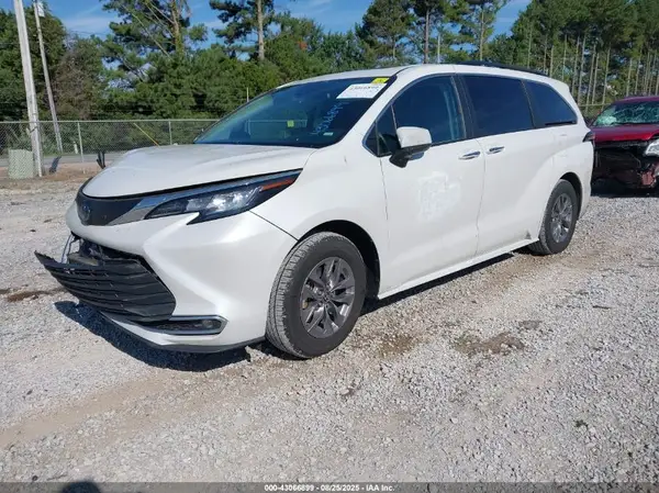 5TDYRKEC5PS155951 2023 TOYOTA SIENNA - Image 2
