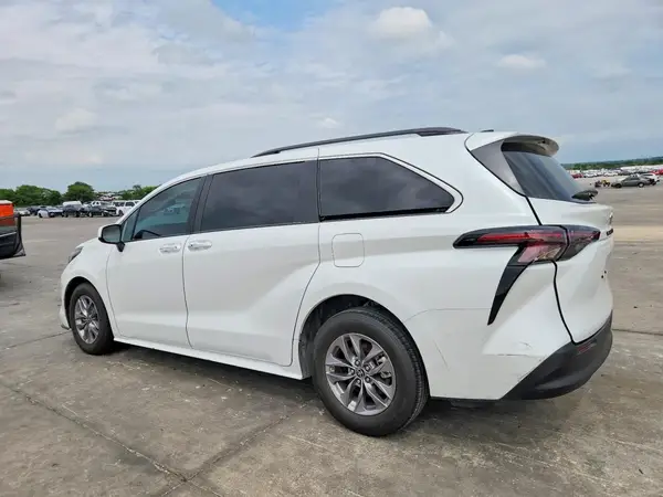 5TDYRKEC5PS159045 2023 TOYOTA SIENNA - Image 2