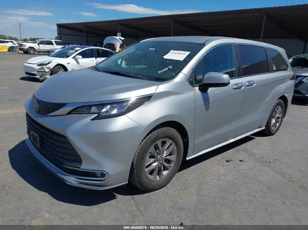 5TDYRKEC5PS165816 2023 TOYOTA SIENNA - Image 2