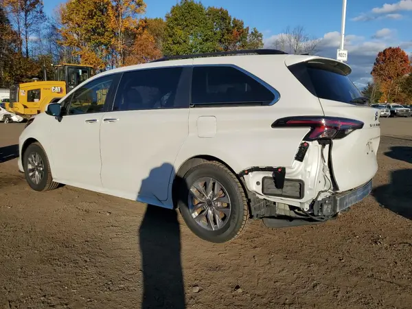 5TDYRKEC5PS168036 2023 TOYOTA SIENNA - Image 2