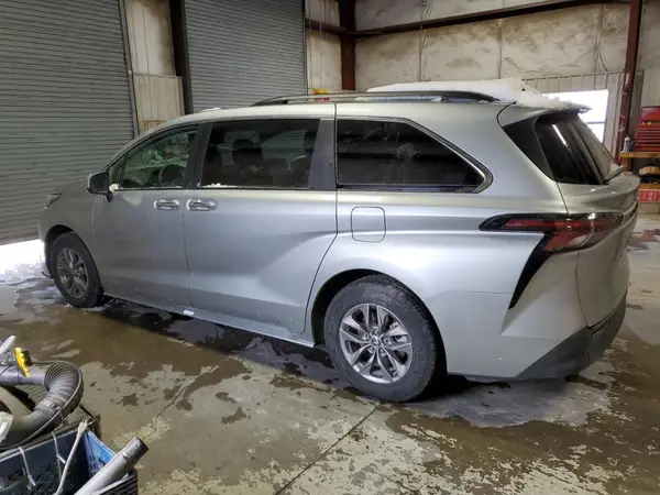 5TDYRKEC5PS168828 2023 TOYOTA SIENNA - Image 2