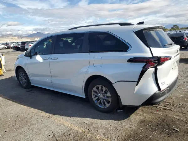 5TDYRKEC5RS184286 2024 TOYOTA SIENNA - Image 2