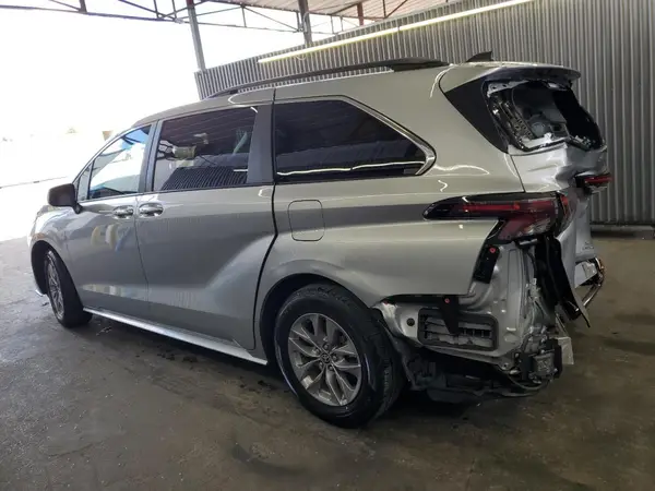 5TDYRKEC5RS194669 2024 TOYOTA SIENNA - Image 2