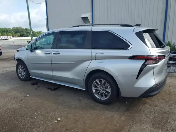 5TDYRKEC5RS198642 2024 TOYOTA SIENNA - Image 2