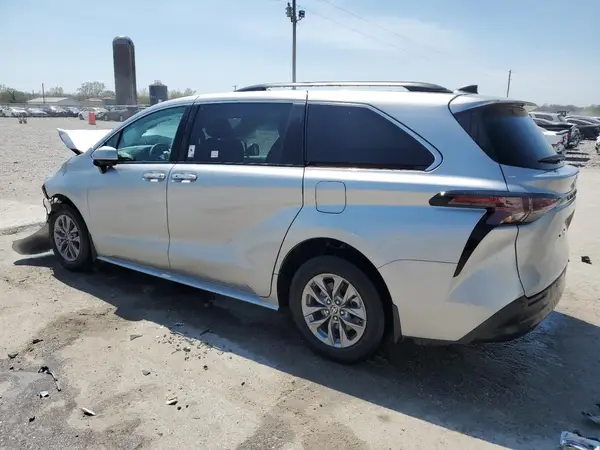 5TDYRKEC5RS212975 2024 TOYOTA SIENNA - Image 2