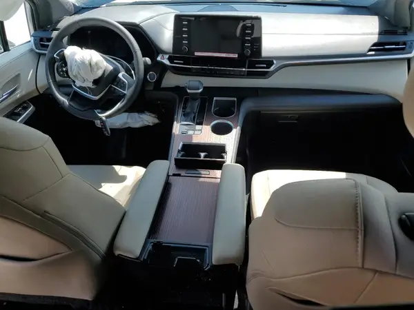 5TDYRKEC5RS212975 2024 TOYOTA SIENNA - Image 8