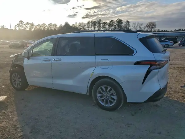 5TDYRKEC5RS214094 2024 TOYOTA SIENNA - Image 2