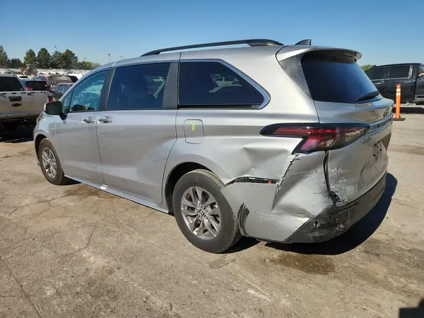 5TDYRKEC5RS214595 2024 TOYOTA SIENNA - Image 2
