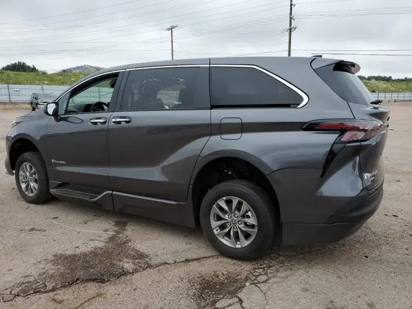 5TDYRKEC5SS225554 2025 TOYOTA SIENNA - Image 2