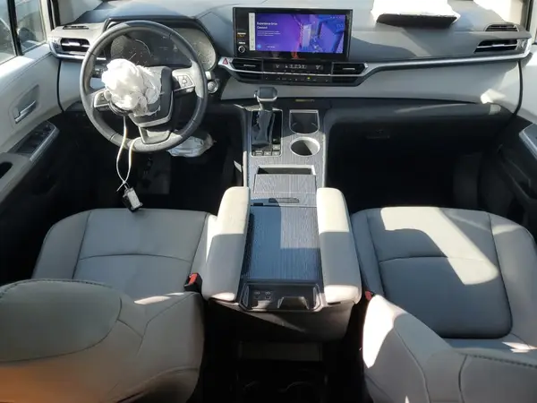 5TDYRKEC5SS228793 2025 TOYOTA SIENNA - Image 8