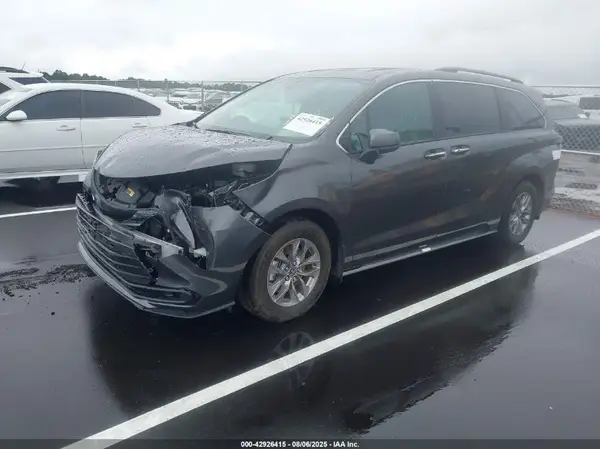 5TDYRKEC5SS235386 2025 TOYOTA SIENNA - Image 2