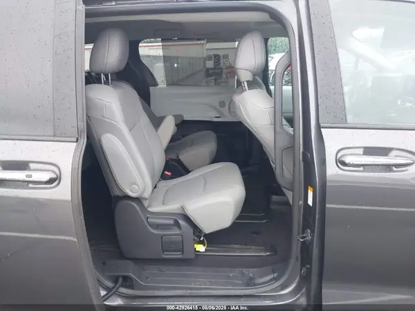 5TDYRKEC5SS235386 2025 TOYOTA SIENNA - Image 8