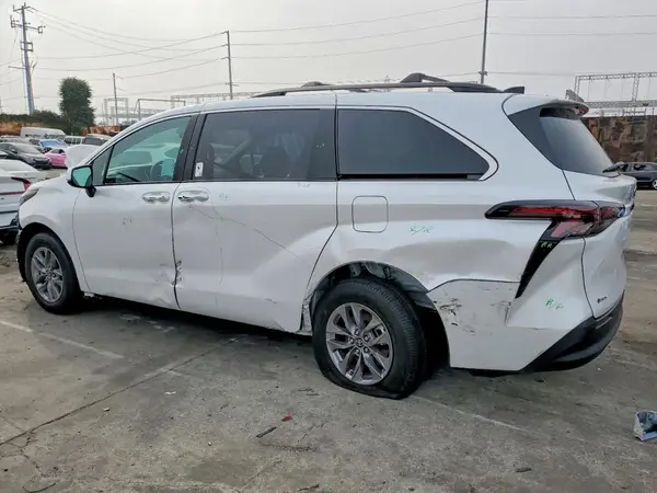 5TDYRKEC5SS245058 2025 TOYOTA SIENNA - Image 2