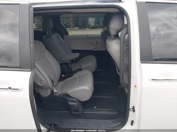 5TDYRKEC5SS253189 2025 TOYOTA SIENNA - Image 8