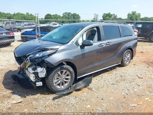 5TDYRKEC5SS256142 2025 TOYOTA SIENNA - Image 2